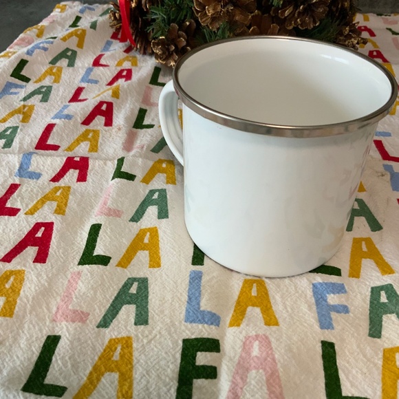 White Enamel Christmas/Winter Mug, Red Lettering Joy Love Peace, New - Picture 4 of 5